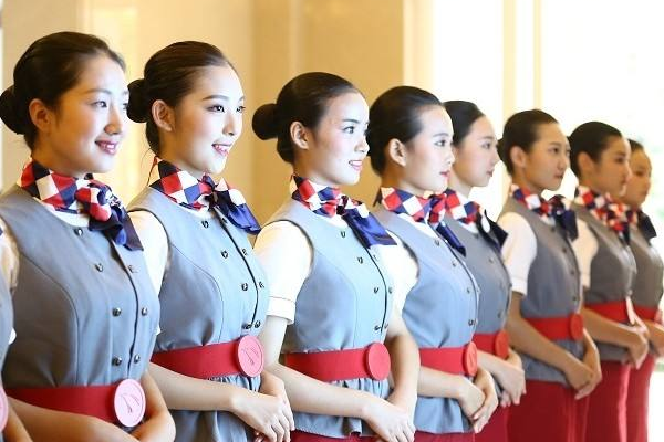 空姐為何熱衷國外購表？禮儀服務背后的深層原因